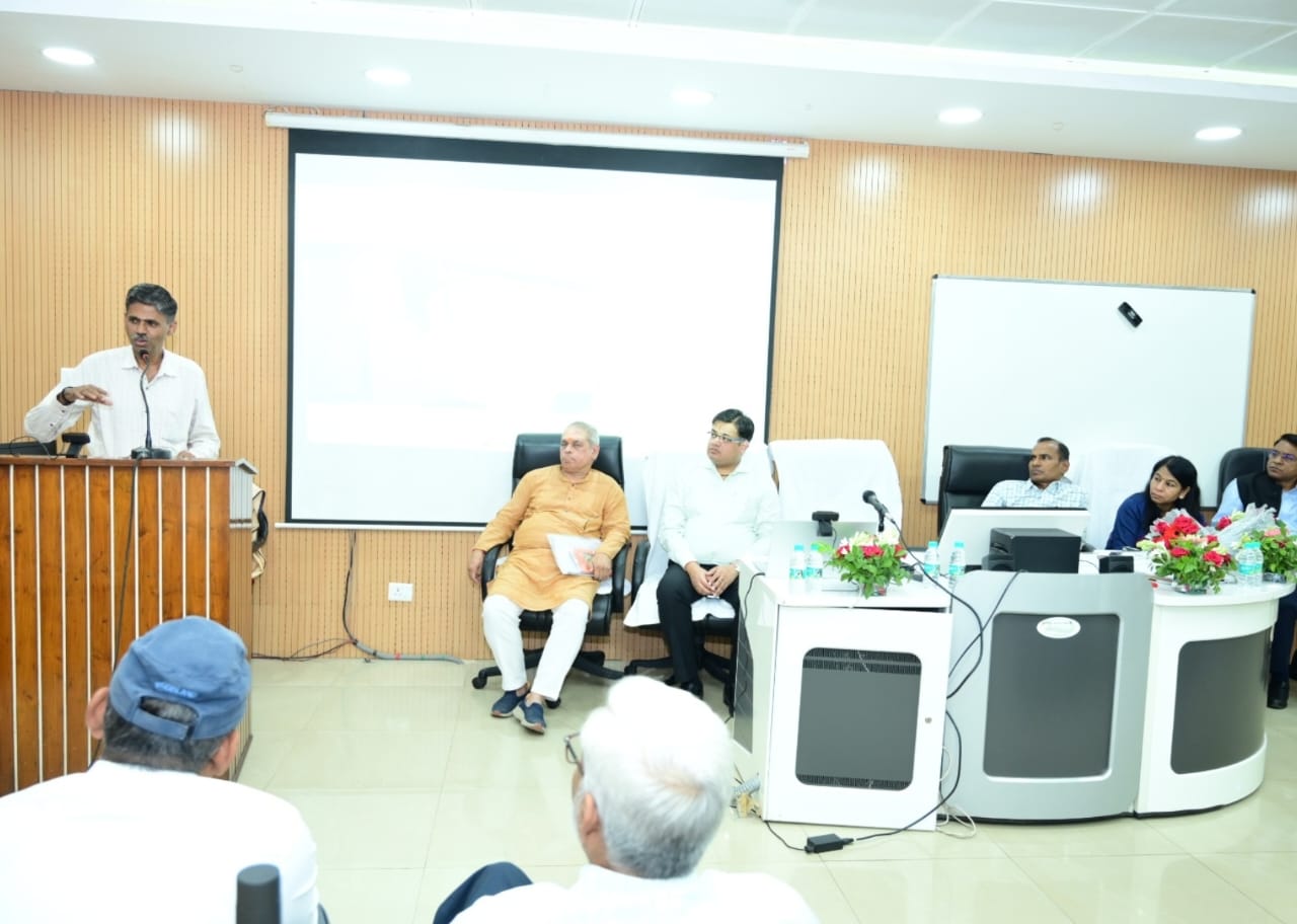 प्रयागराज- प्रदेश की अर्थव्यवस्था को 1 ट्रिलियन डॉलर बनाने में राज्य कर विभाग का होगा महत्वपूर्ण स्थान - प्रमुख सचिव राज्य कर
