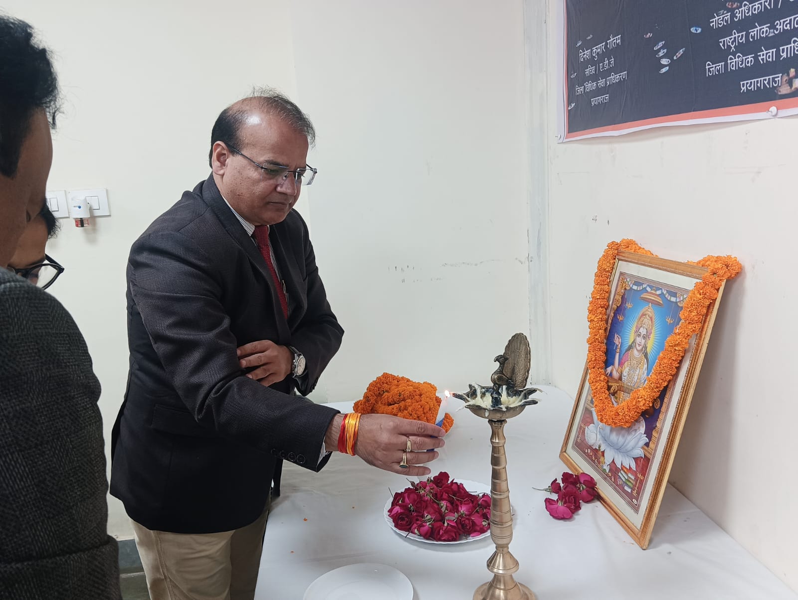 प्रयागराज-जनपद न्यायाधीश ने दीप प्रज्वलित कर राष्ट्रीय लोक अदालत का किया शुभारंभ ?