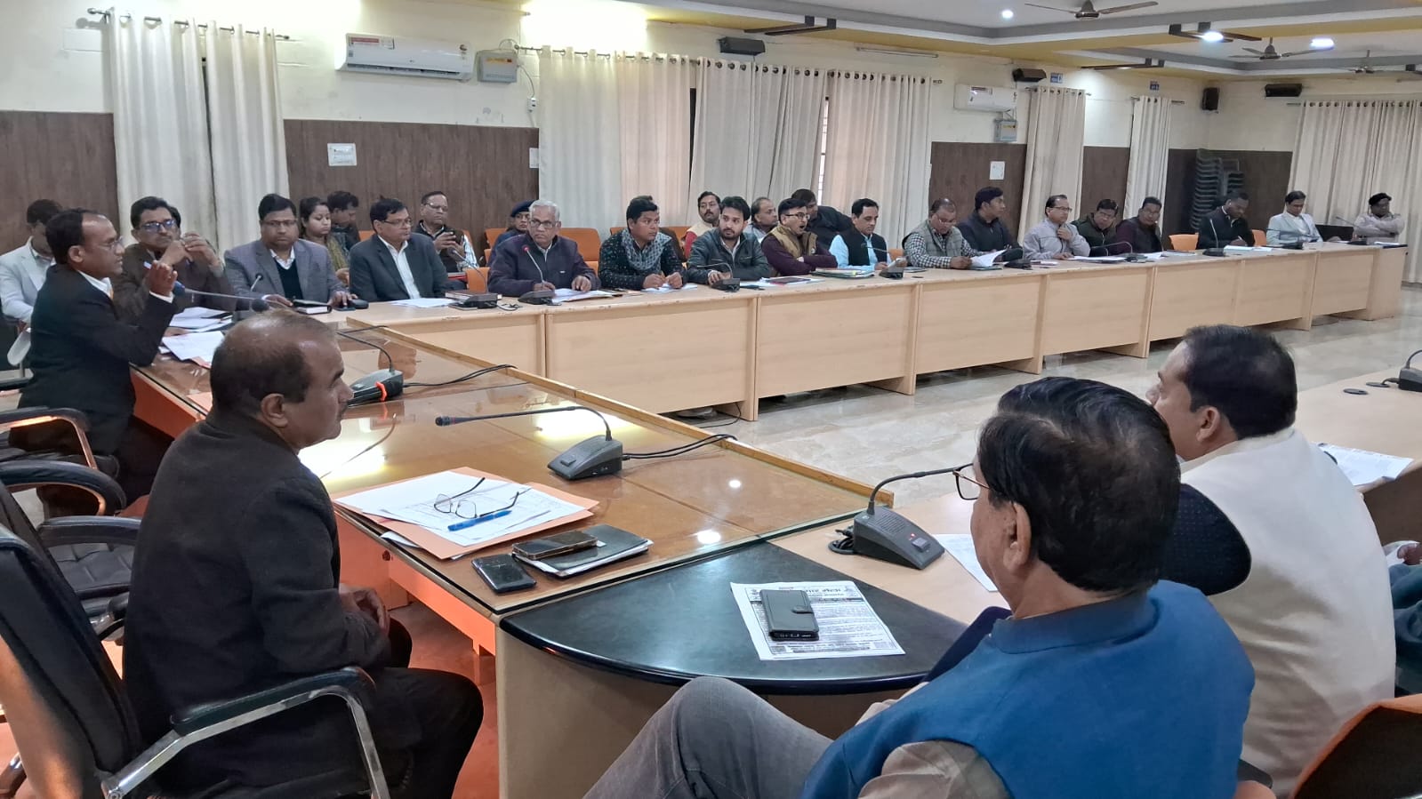 कासगंज : मुख्य विकास अधिकारी सचिन एवं अपर जिलाधिकारी राकेश कुमार पटेल की अध्यक्षता में उद्योग बन्धु की बैठक सम्पन्न।