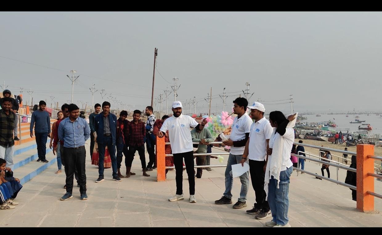 प्रयागराज-गंगा घाट पर नुक्कड़ नाटक के माध्यम से किया गंगा स्वच्छता के प्रति जागरूक