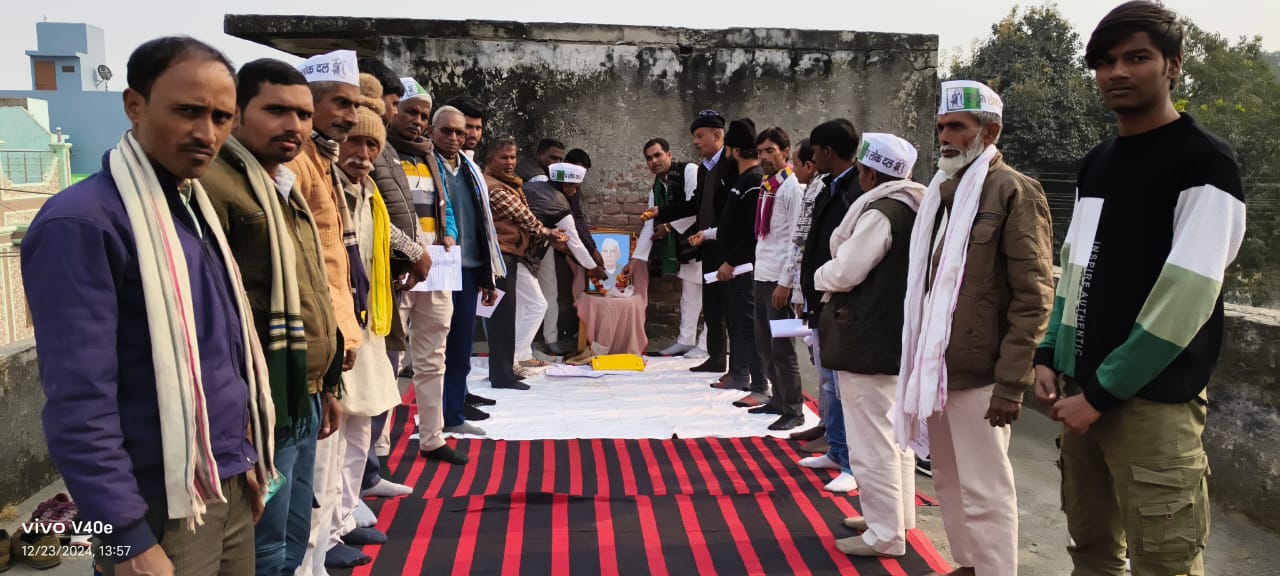 कासगंज : गंजडुंडवारा नगर में राष्ट्रीय एकता पर एक मुशायरे का आयोजन किया गया।