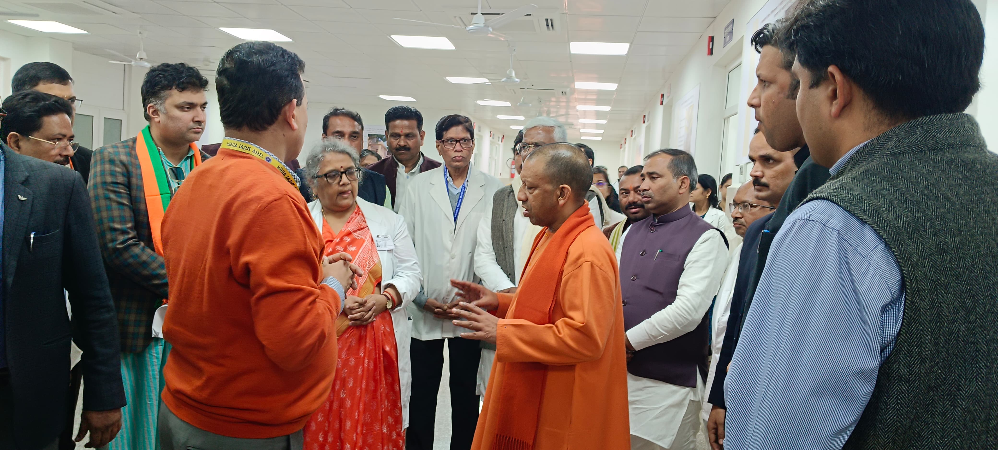 प्रयागराज-स्वरूप रानी नेहरू अस्पताल की नई ओपीडी का सीएम ने किया निरीक्षण दिए निर्देश