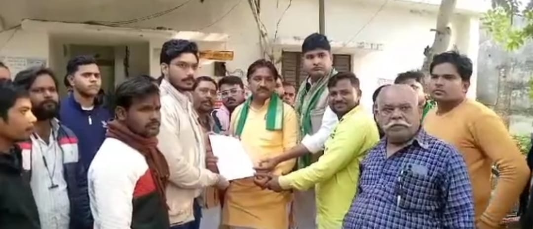 कन्नौज: नगर की बिधुत सम्बन्धी समस्या को लेकर बिजलीघर का किया घेराव दिया ज्ञापन