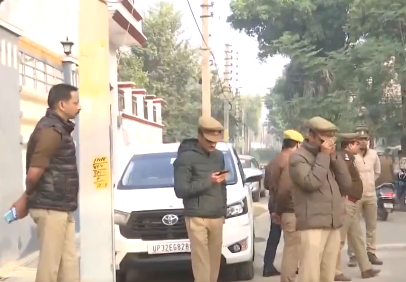 संभल में डीएम ने सपा नेता माता प्रसाद पांडेय को घुमाया फोन, कहा- नहीं आएं यहां ?