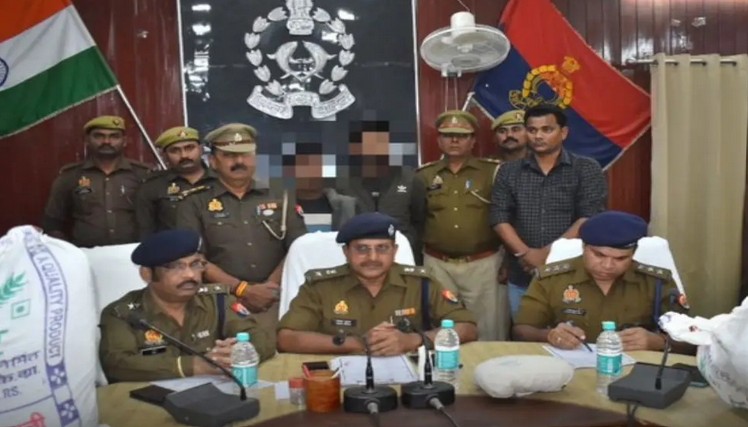 ट्रक में फिल्मी स्टाइल में छिपाया लाखों का माल , मैनपुरी पुलिस ने फ्लॉप किया प्लान
