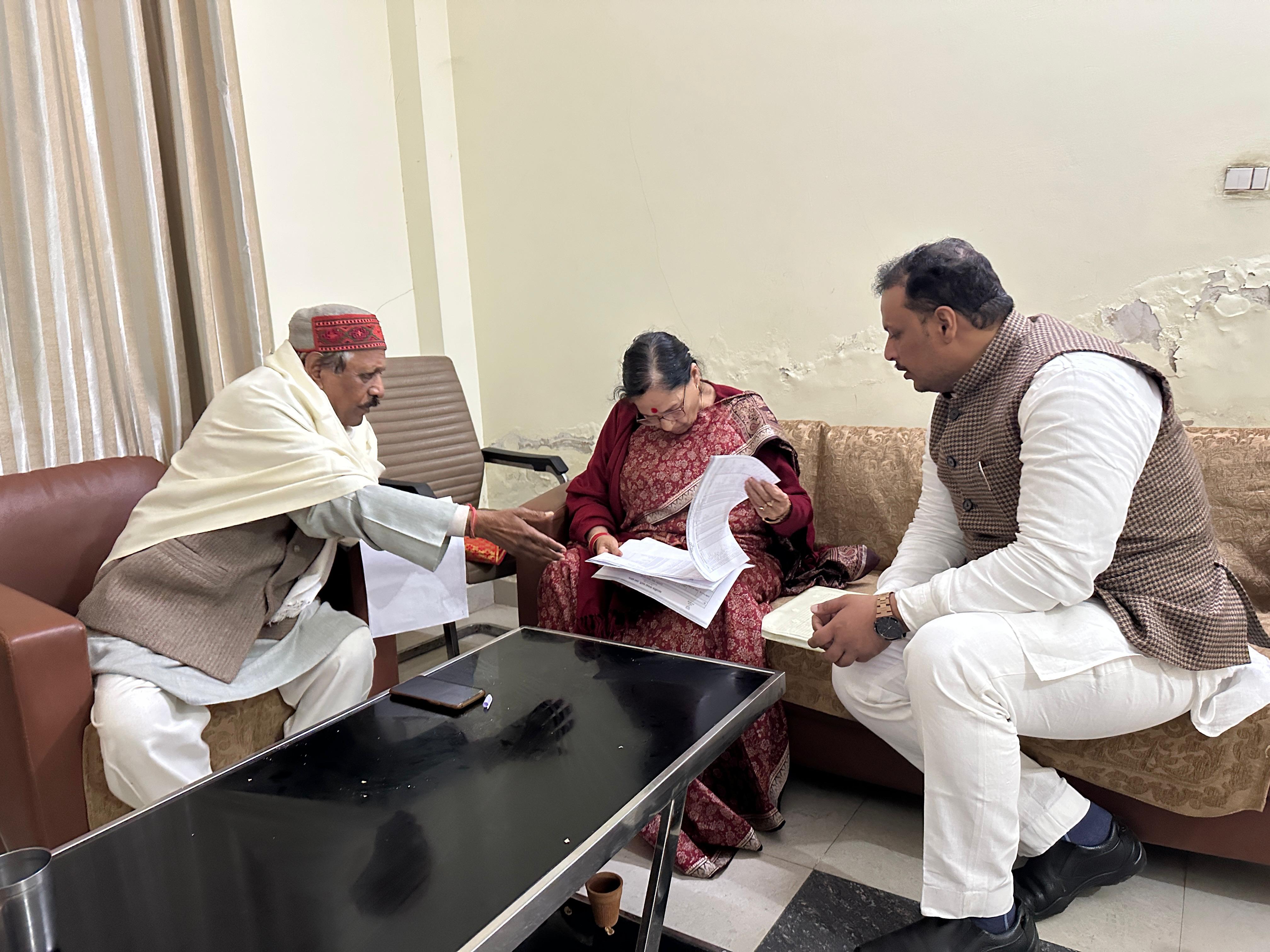 फर्रुखाबाद:भाजपा जिला अध्यक्ष के चुनाव में प्रदेश नेतृत्व द्वारा भेजे गए पर्यवेक्षक ने सभी वरिष्ठ नेताओं से विचार विमर्श किया ?