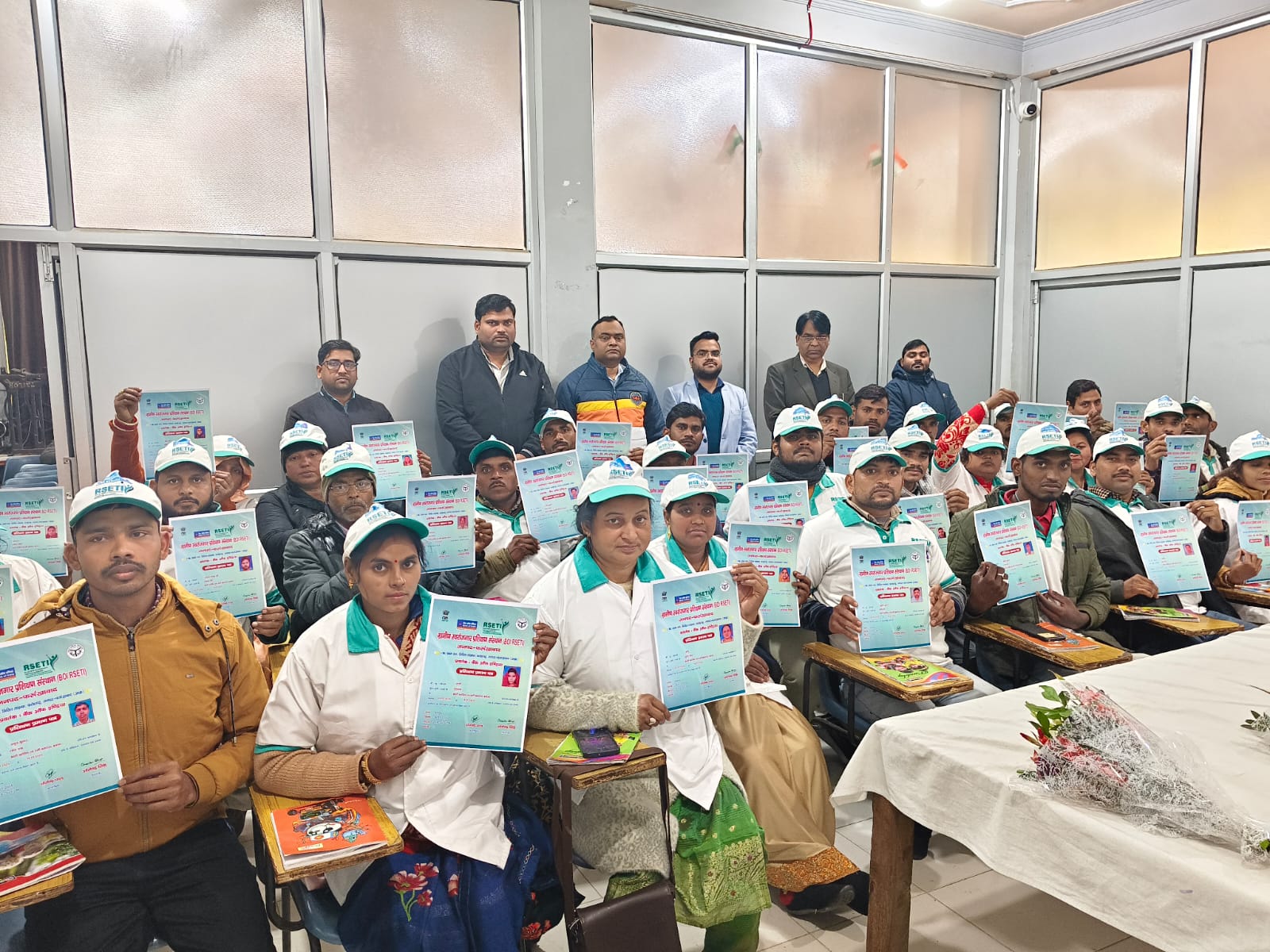 फर्रुखाबाद:आरसेटी में संचालित दस दिवसीय डेयरी फार्मिंग एंड वर्मी कम्पोस्ट मेकिंग प्रशिक्षण कार्यक्रम का हुआ समापन।