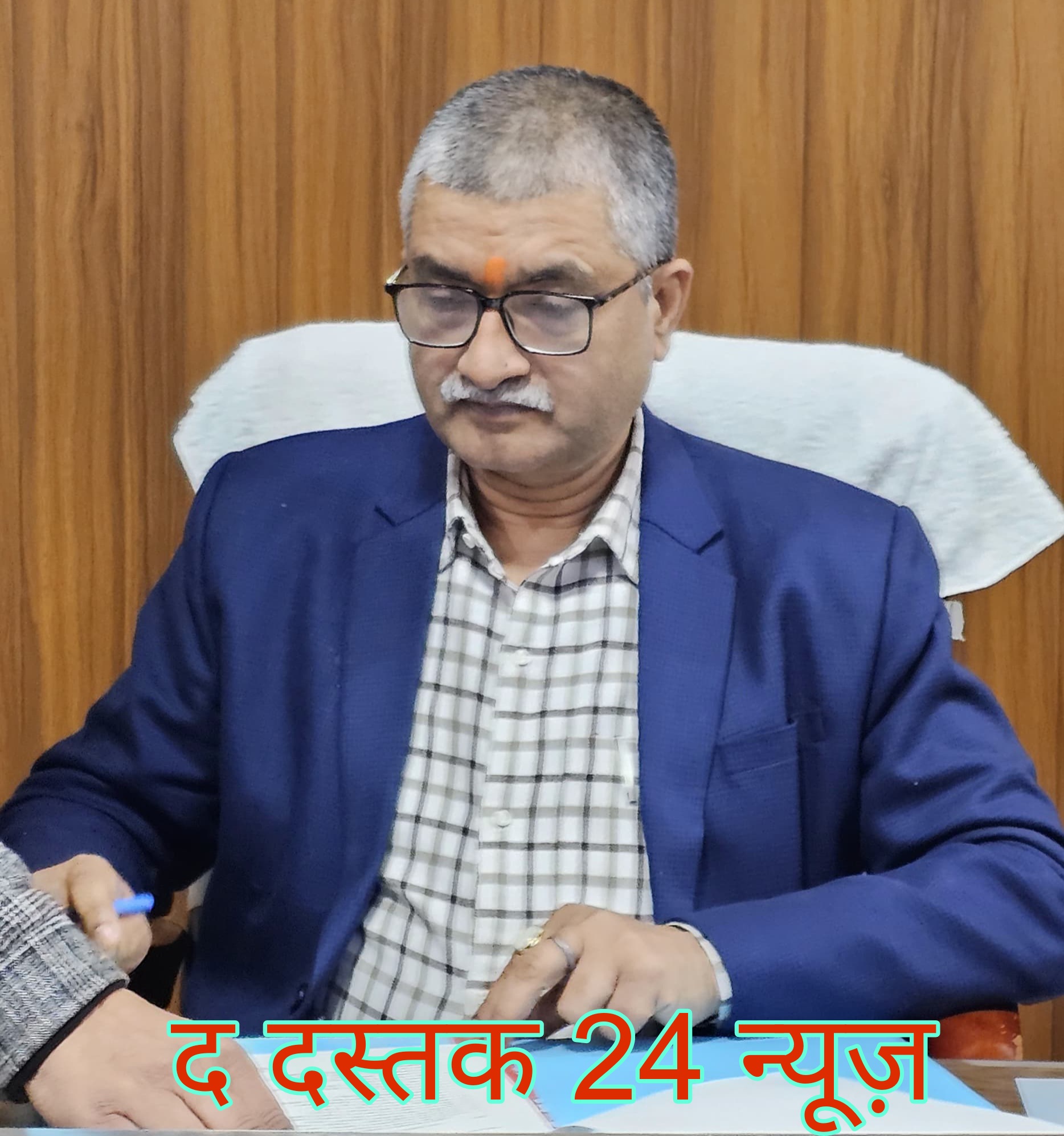 फर्रुखाबाद: नवांगतुक जिलाधिकारी आशुतोष कुमार द्विवेदी ने कोषागार कार्यालय पहुचकर पद भार ग्रहण किया।