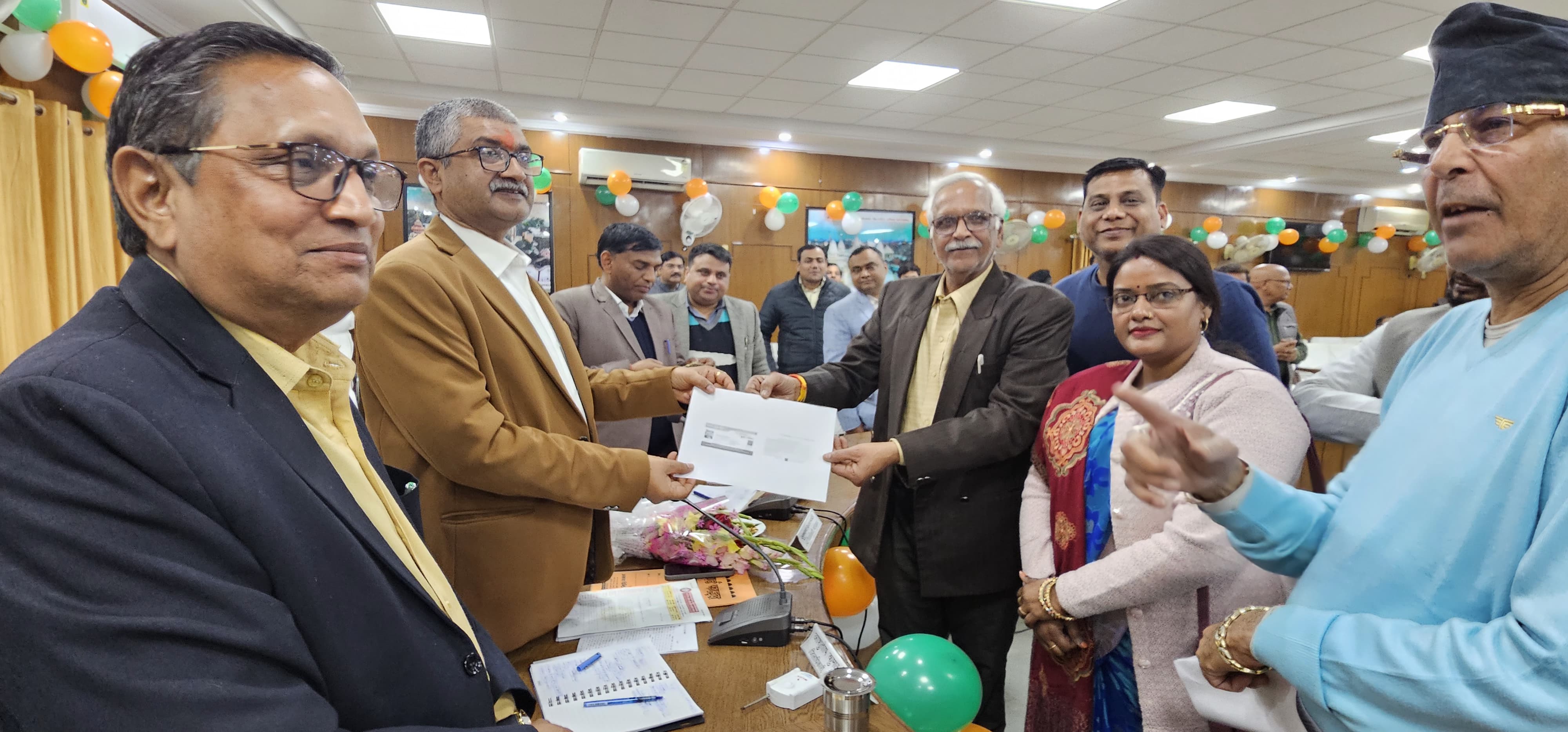 फर्रुखाबाद: जिला व्यापार बंधु समिति की बैठक हुई जिसमें ई-रिक्शा,बंदरो को पकड़ने,अतिक्रमण,आवारा जानवरों पर कार्यवाही को डीएम ने दिये निर्देश।
