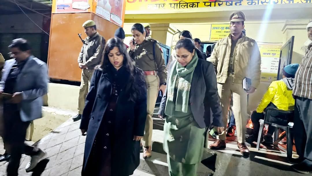 कासगंज जनपद में जिला अधिकारी महोदय और पुलिस अधीक्षक अंकिता शर्मा द्वारा , रैन बसेरे का किया स्थलीय निरीक्षण