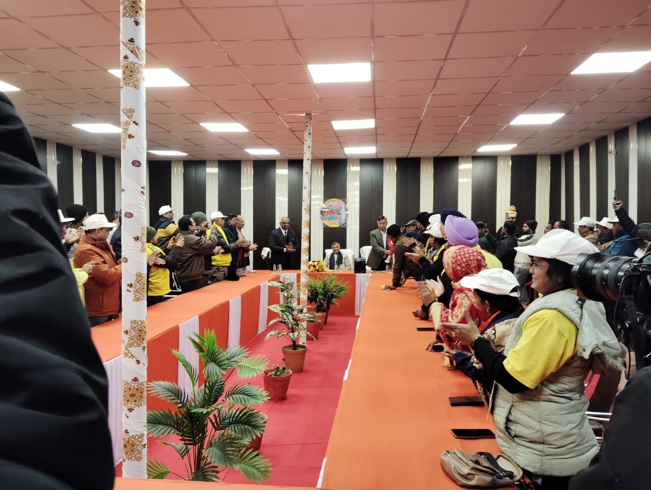 प्रयागराज-  नागरिक सुरक्षा एवं होमगार्डस के मंत्री स्वतंत्र प्रभार धर्मवीर प्रजापति द्वारा मेला क्षेत्र में स्वयंसेवकों की बैठक ली गई ?