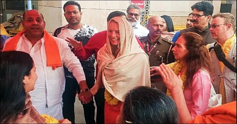 महाकुंभ में तप करने पहुँची Apple के मालिक स्टीव जॉब्स की पत्नी को मिला नया नाम!