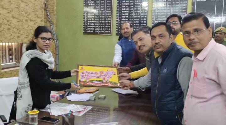 बांदा: हिंदू महासंघ गौरक्षा समिति के पदाधिकारियों ने जिलाधिकारी को गौशालाओं की दयनीय स्थिति व भ्रष्टाचार को लेकर लिखित ज्ञापन सौंपा
