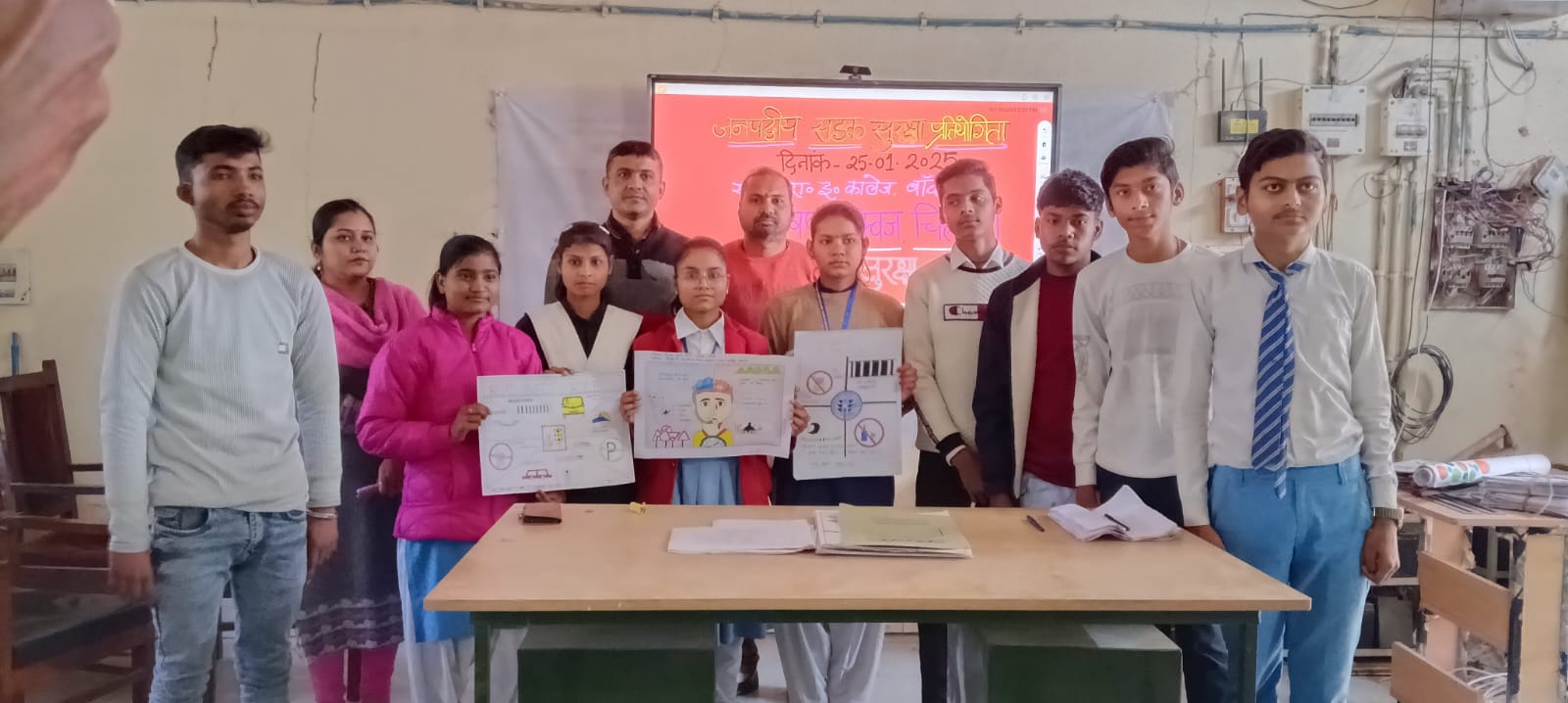 राष्ट्रीय सड़क सुरक्षा माह के अंतर्गत राजकीय इंटर कॉलेज बांदा में हुई विभिन्न प्रतियोगिताएं