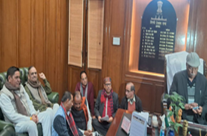 दिल्ली में कैग रिपोर्ट विधानसभा में पेश करने को लेकर स्पीकर कार्यालय में धरने पर बैठे भाजपा विधायक ?