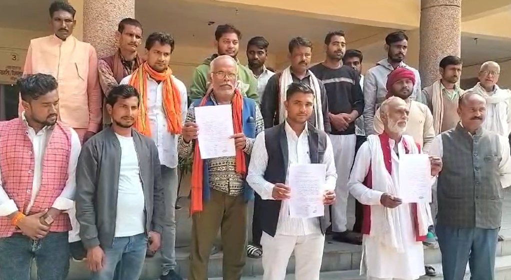 बांदा : नहर बंद होने से , हो रही फसले बर्बाद , ग्रामीणों में भारी आक्रोश जिलाधिकारी को किसानों ने दिया शिकायत पत्र