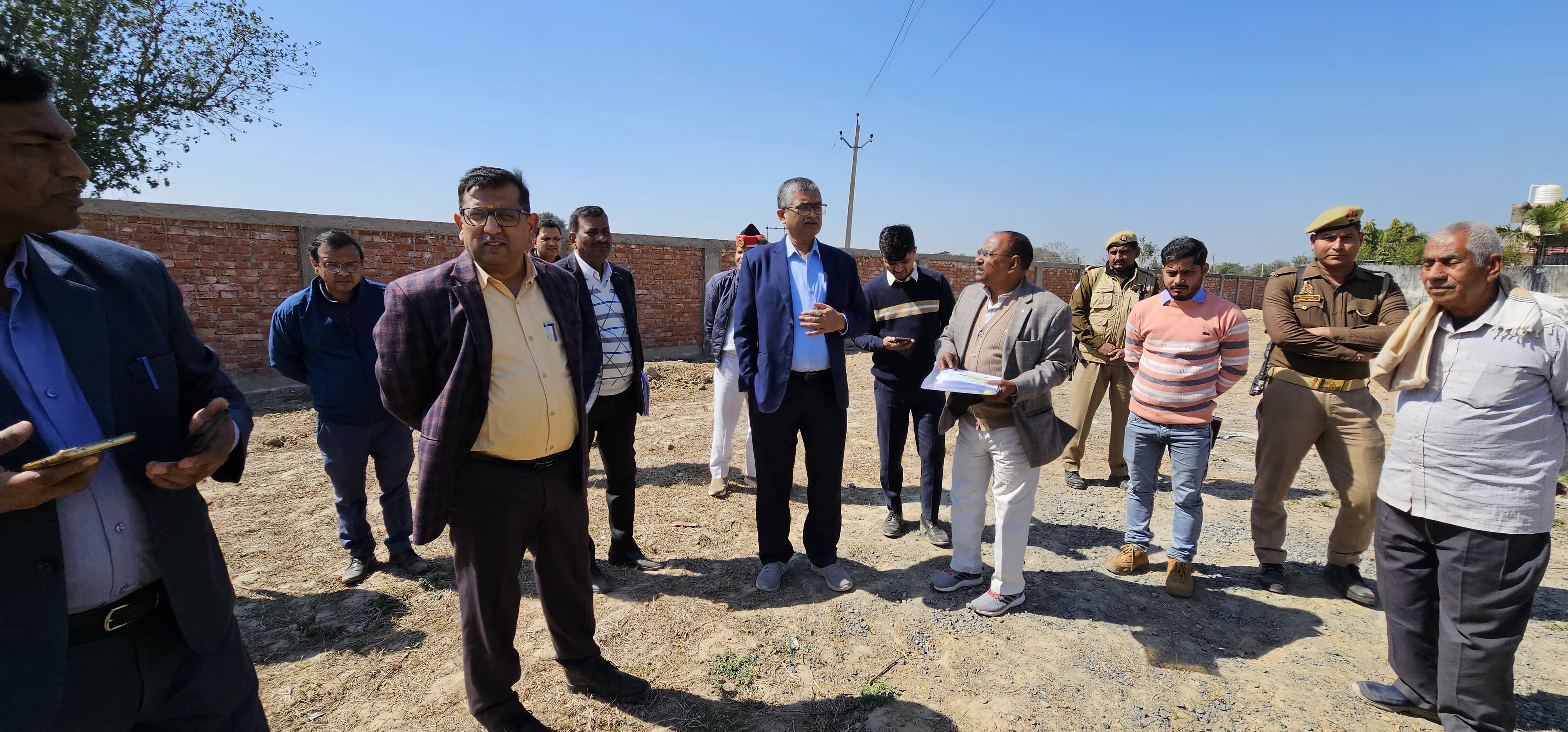 फर्रुखाबाद:जिलाधिकारी ने संकिसा व नींव करौरी धाम में पर्यटन विभाग द्वारा क्रय की गई जमीन का स्थलीय निरीक्षण किया