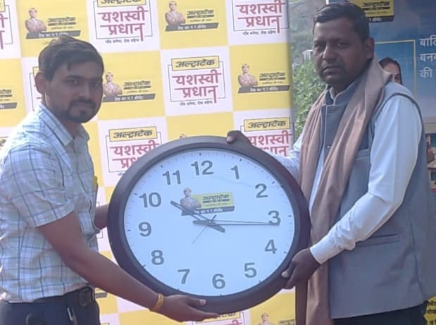 फर्रुखाबाद:नेकपुर खुर्द के प्रधान देवेन्द्र शाक्य को अल्ट्राटेक कंपनी ने यशस्वी प्रधान सम्मान पत्र देकर किया सम्मानित।