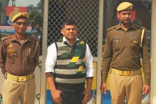 फर्रुखाबाद:फर्जी परीक्षा दिलानें के मामले में गयानन्द इण्टर कॉलेज मानिकपुर के प्रधानाचार्य को भेजा गया जेल।