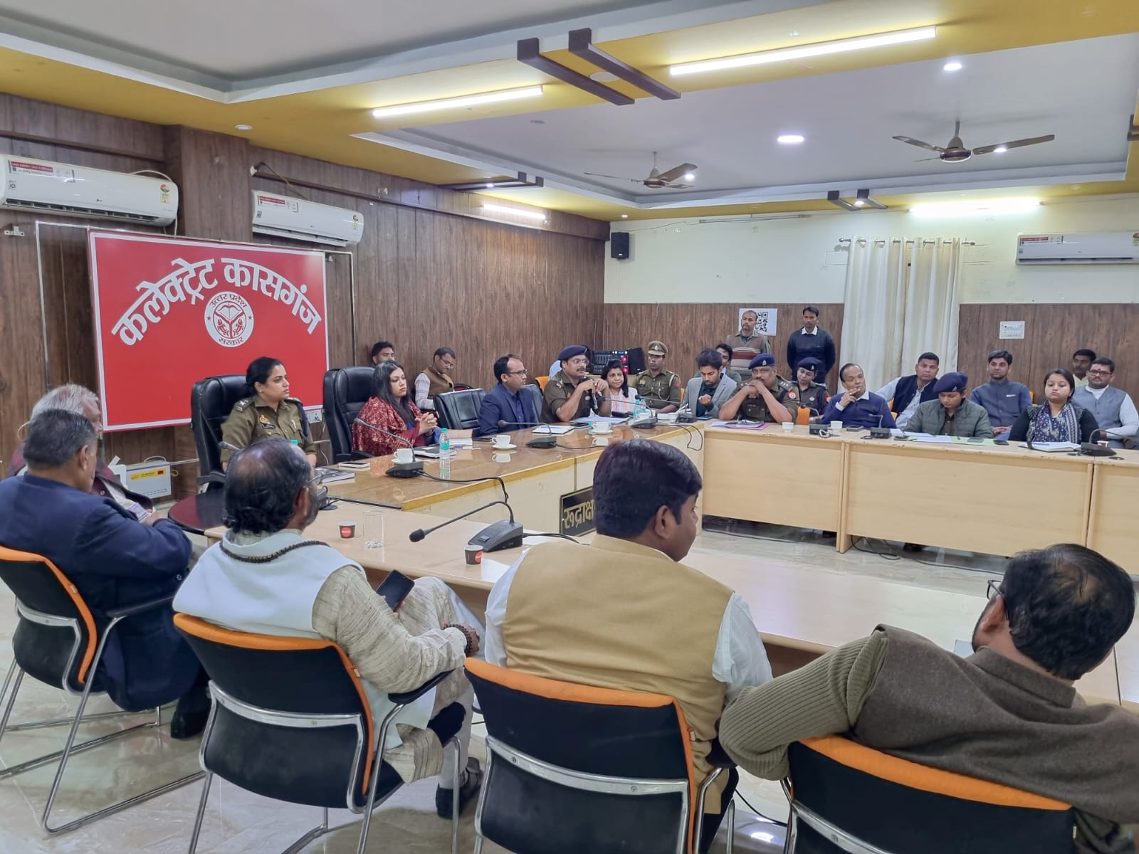 कासगंज: आगामी महाशिवरात्रि, होली, रमजान, ईद उल फितर, पर्व को मद्देनजर रखते हुये जनपद स्तरीय सेन्ट्रल पीस कमेटी की बैठक कलेक्ट्रेट सभागार में हुई सम्पन्न।