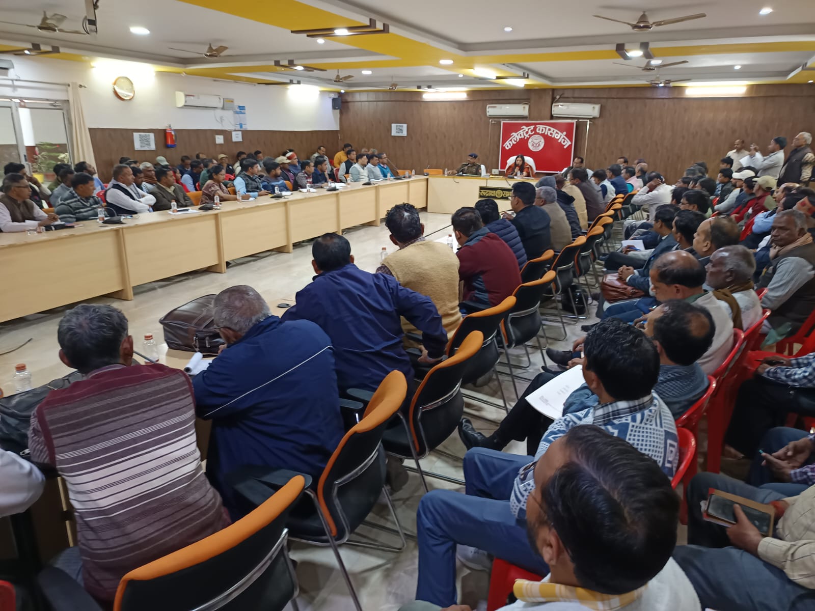कासगंज : माध्यमिक शिक्षा परिषद उत्तर प्रदेश द्वारा आयोजित बोर्ड परीक्षा-2025 को  केन्द्र व्यवस्थापकों एवं अतिरिक्त केन्द्र व्यवस्थापकों के साथ बैठक हुई सम्पन्न