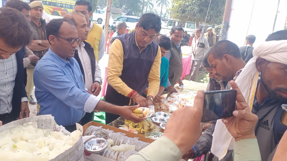 कासगंज: जिला प्रशासन ने कांवड़ियों की सेवा हेतु लगाया कावंड़ सेवा कैम्प , फलाहार,अल्पाहार एवं चिकित्सा की करी गयी व्यवस्था