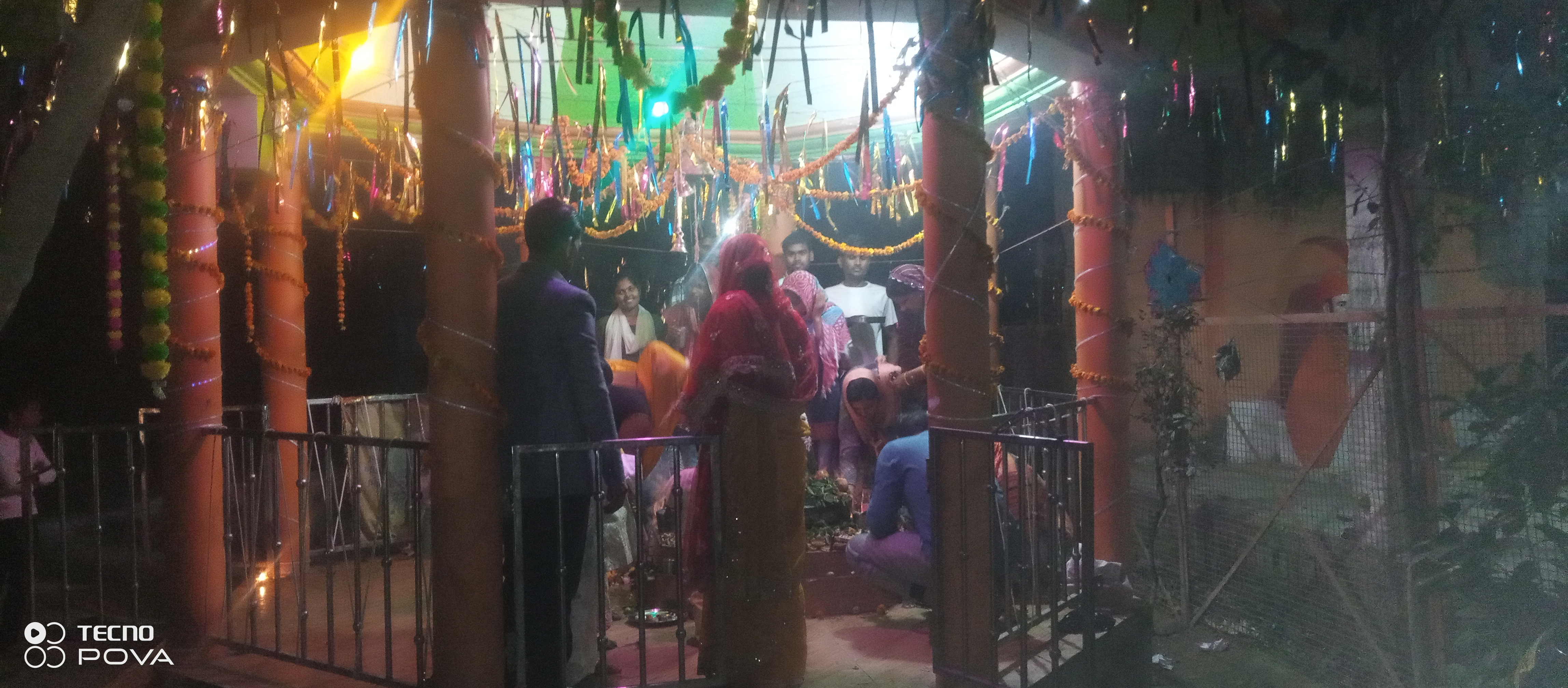जनपद लखीमपुर खीरी उदासीन आश्रम पर शिव मंदिर पर द दस्तक 24 न्यूज़ मीडिया ग्रुप की ओर से महाशिवरात्रि के उपलक्ष्य पर ठंडाई व प्रसाद वितरण का  आयोजन किया गया