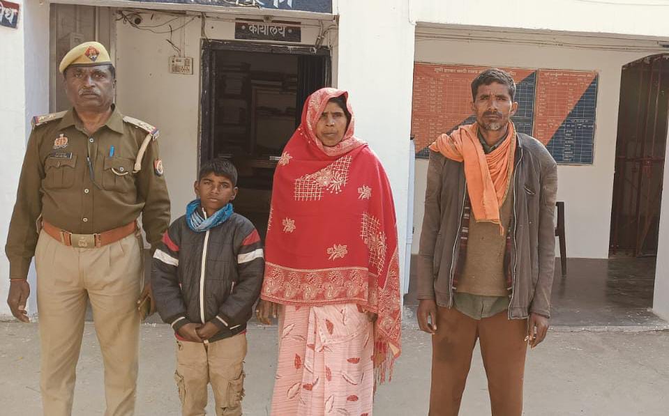 बांदा : ऑपरेशन मुस्कान के तहत थाना मरका पुलिस द्वारा गुम हुए मूक बधिर बच्चे के परिजनों का पता लगाकर सकुशल किया गया सुपुर्द
