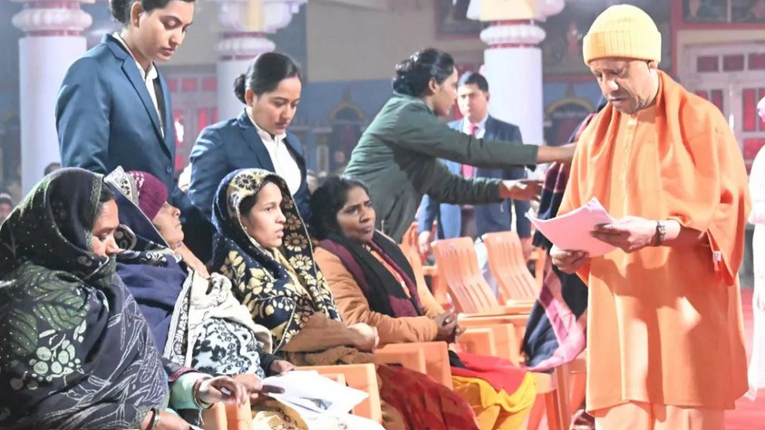 सीएम योगी ने सुनी फरियाद, बोले- दबंगई करने वालों पर करें कड़ी कार्रवाई
