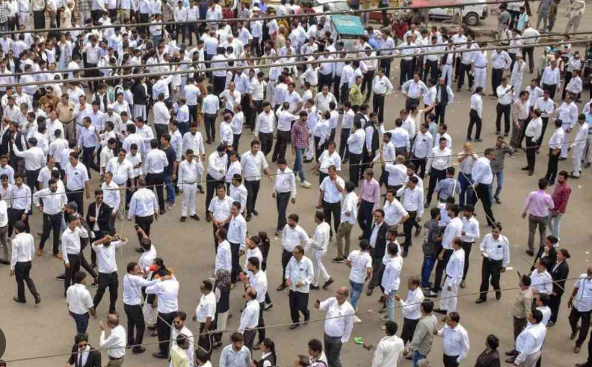 मैनपुरी : घिरोर तहसील में वकीलों का उग्र प्रदर्शन, सरकार के खिलाफ नारेबाजी की ?