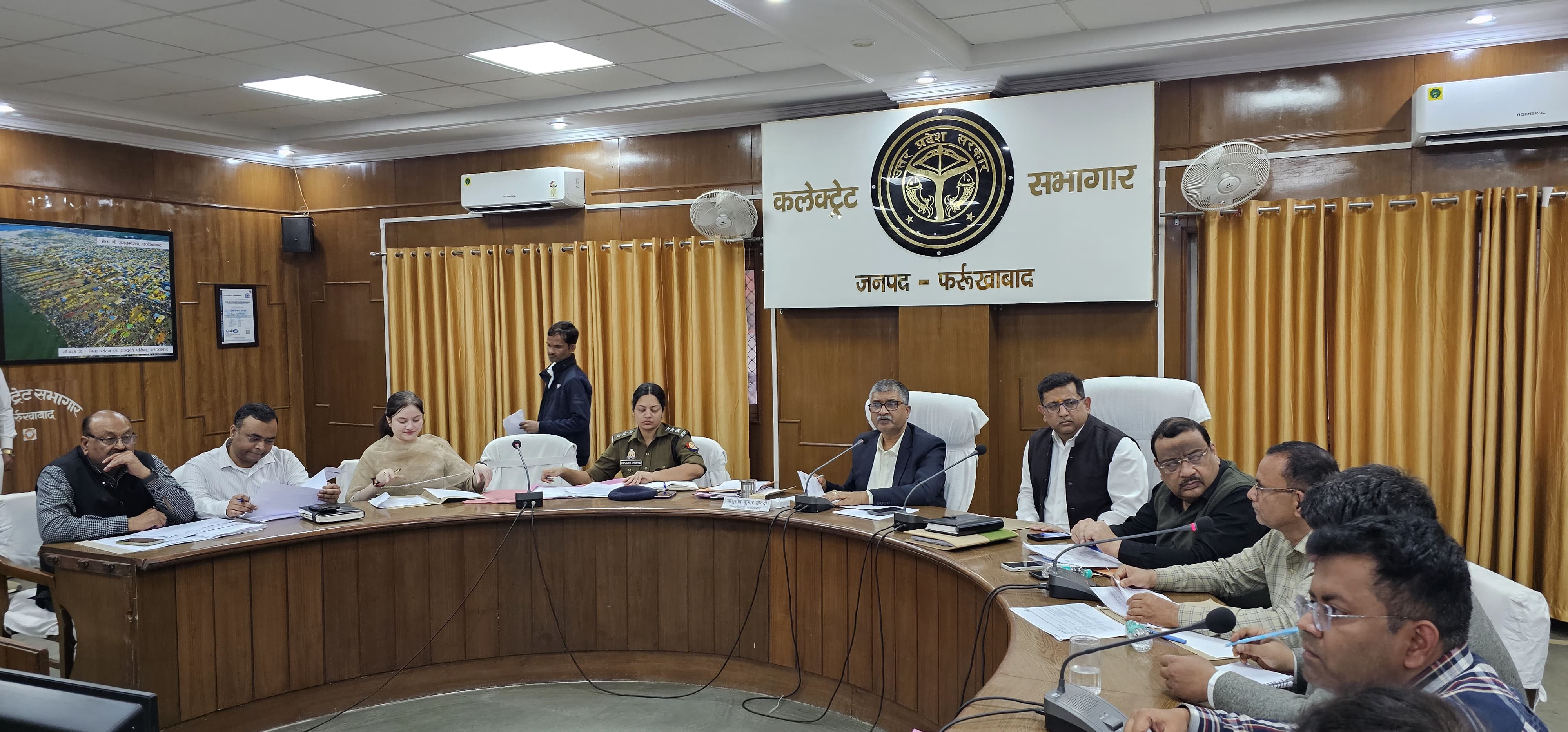 फर्रुखाबाद:जिलाधिकारी आशुतोष कुमार द्विवेदी की अध्यक्षता में जिला स्तरीय उद्योग बन्धु की बैठक सम्पन्न।
