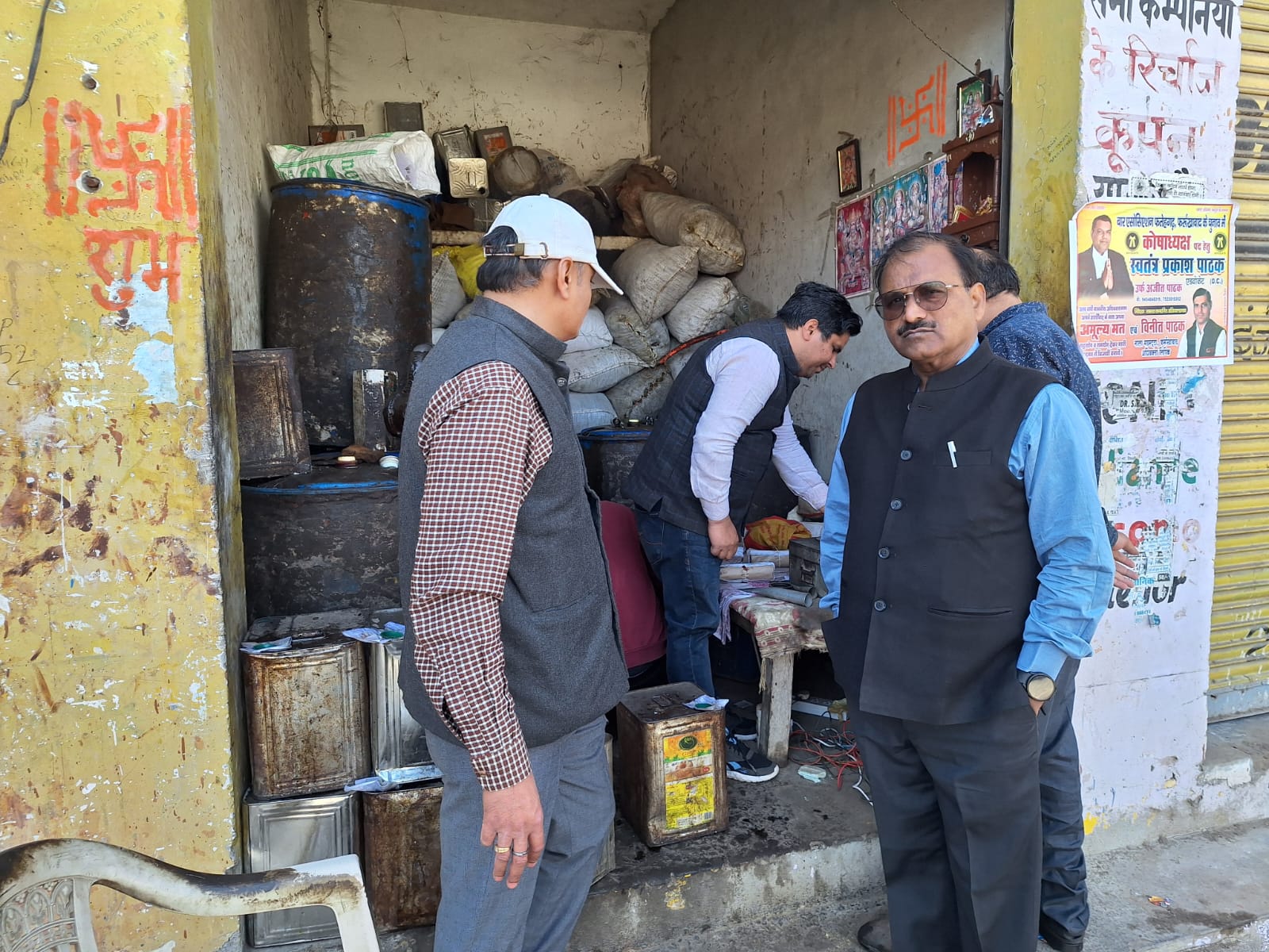 फर्रुखाबाद:होली पर्व के दृष्टिगत एफएसडीए द्वारा छापामार कार्यवाही,538 किलोग्राम सरसों का तेल सीज किया।