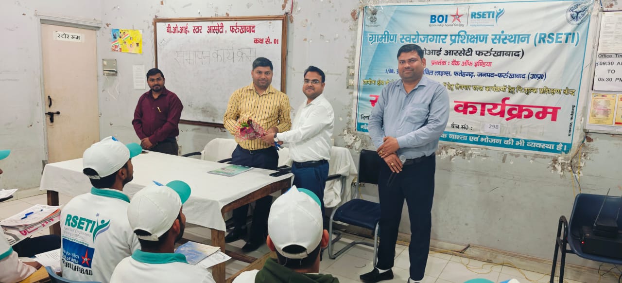 फर्रुखाबाद: आरसेटी द्वारा संचालित 30 दिवसीय "सेलफोन रिपेयरिंग एंड सर्विस प्रशिक्षण कार्यक्रम का हुआ समापन।
