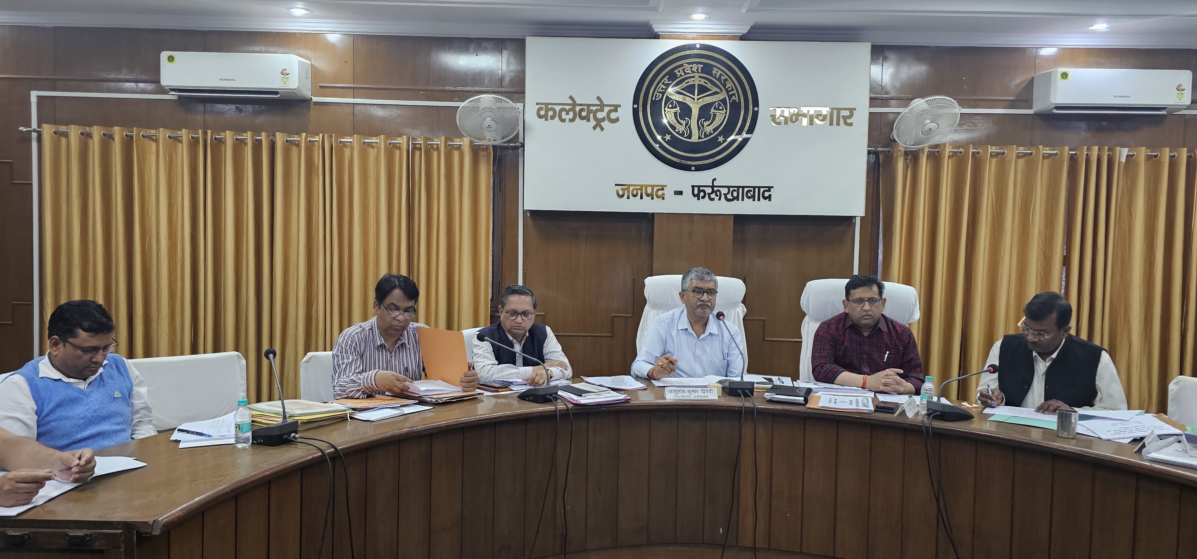 फर्रुखाबाद:निर्वाचन आयोग ने कानूनी ढांचे के भीतर चुनावी प्रक्रियाओं को और मजबूत करने के लिए राजनीतिक दलों के अध्यक्षों और वरिष्ठ नेताओं को बातचीत के लिए किया आमंत्रित।