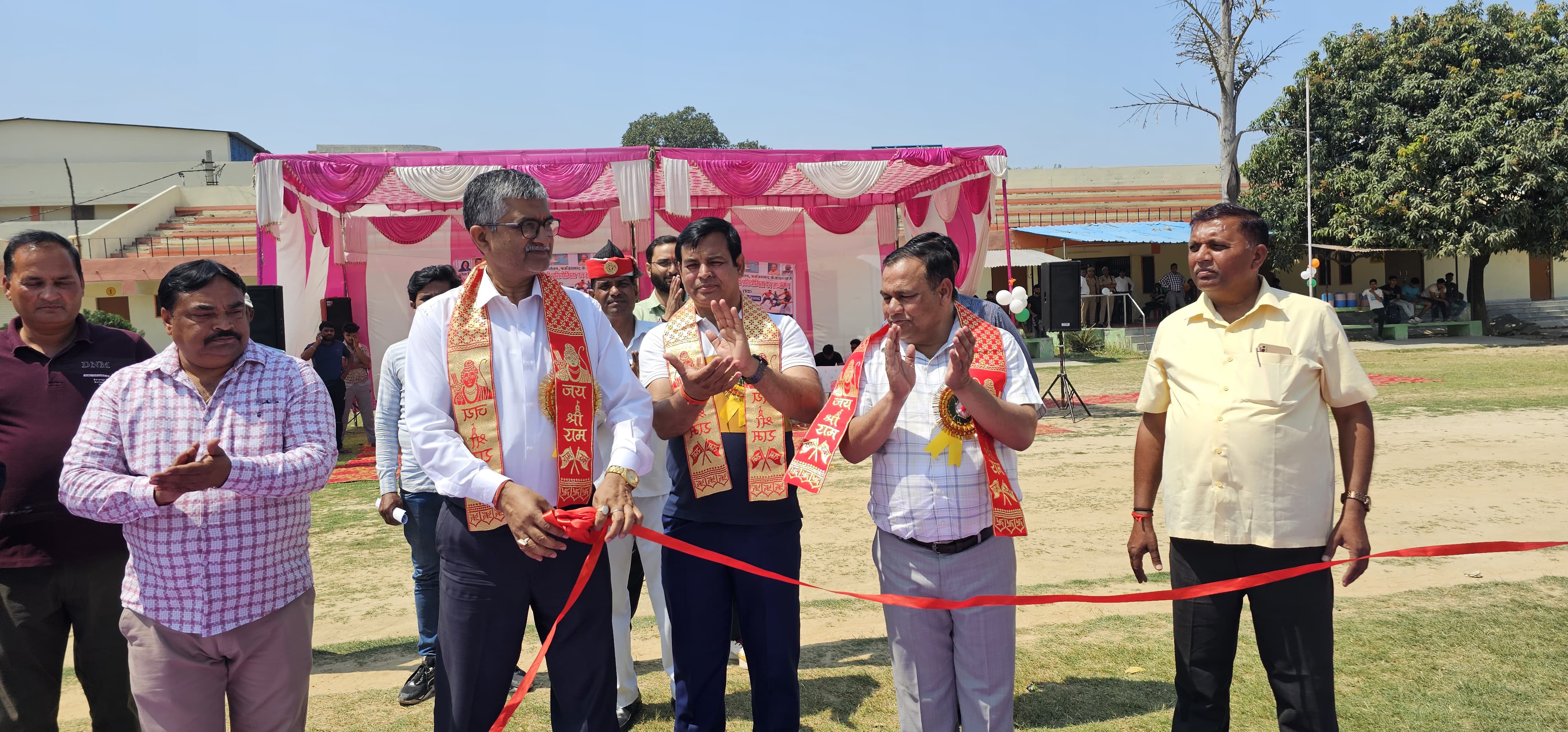 फर्रुखाबाद:ओपन स्टेट सीनियर पुरुष/महिला कबड्‌डी प्रतियोगिता का शुभारम्भ जिलाधिकारी ने फीता काटकर किया।