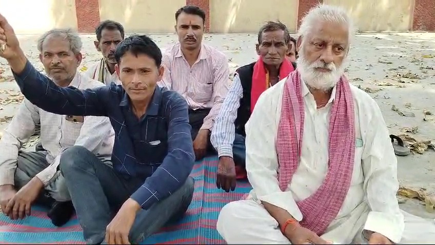 रायबरेली: अपने मांगों को लेकर एनटीपीसी श्रमिक औऱ मजदूर यूनियन संघ के लोग धरने पर बैठ गए