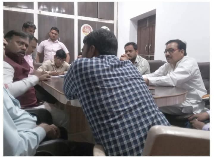 एटा:अधिकारियों की लापरवाही पर भड़के - सदर विधायक