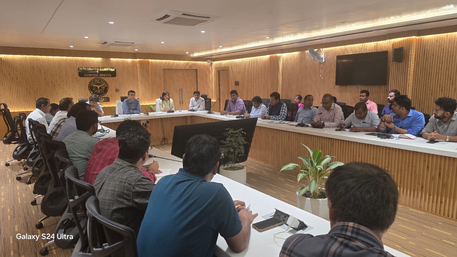 प्रयागराज :योगी ने आवश्यक दिशा निर्देश दिए तथा कई स्थानों पर स्वयं भी सफाई में श्रमदान किया।