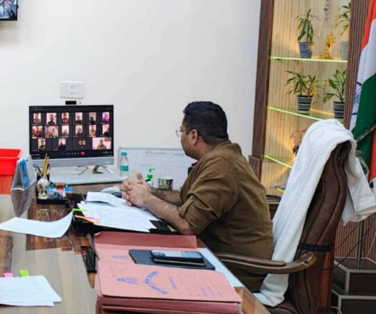 प्रयागराज पुलिस उपायुक्त गंगानगर द्वारा आगामी त्यौहार थाना प्रभारियों के साथ गूगल मीट का आयोजन किया गया