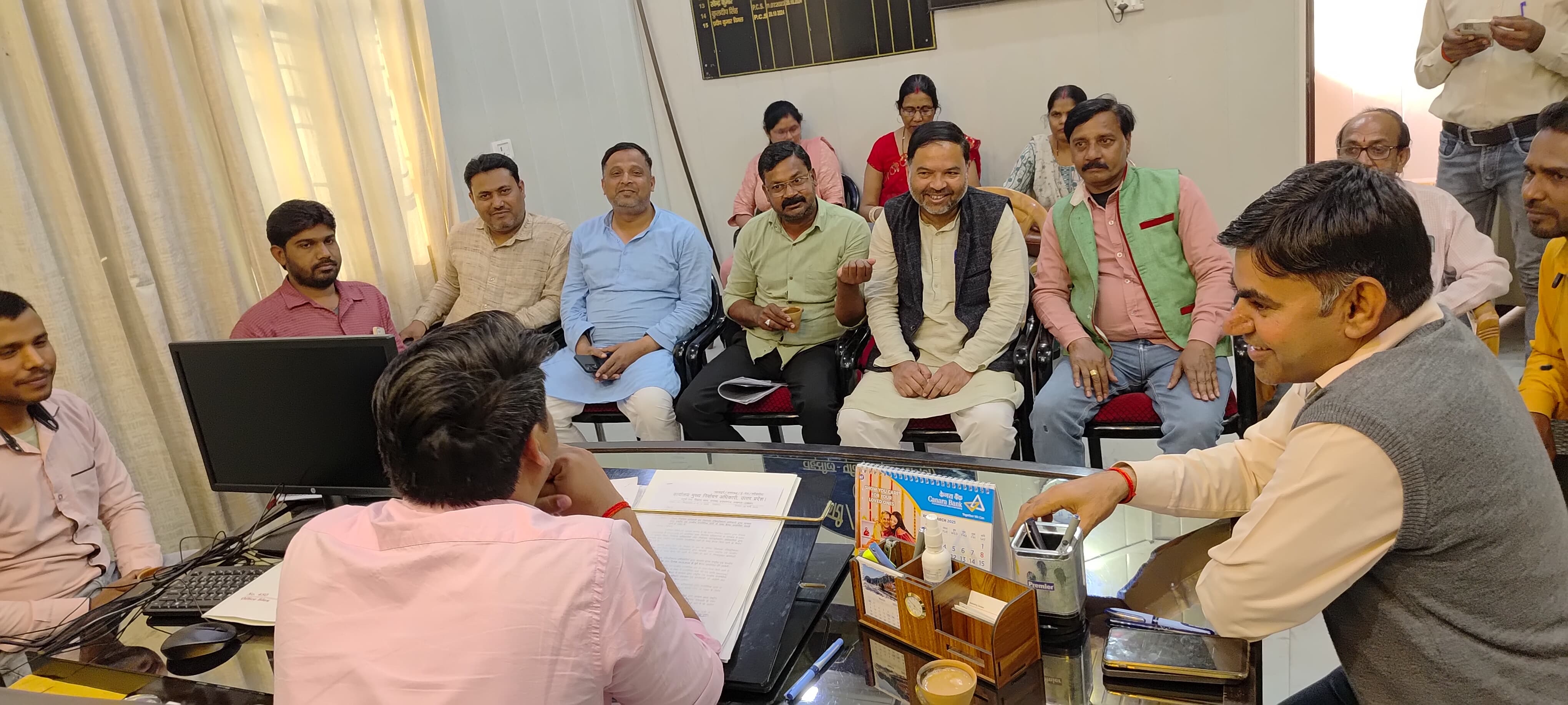 कासगंज :पटियाली उपजिलाधिकारी ने राजनैतिक दलों के साथ मीटिंग का आयोजन किया