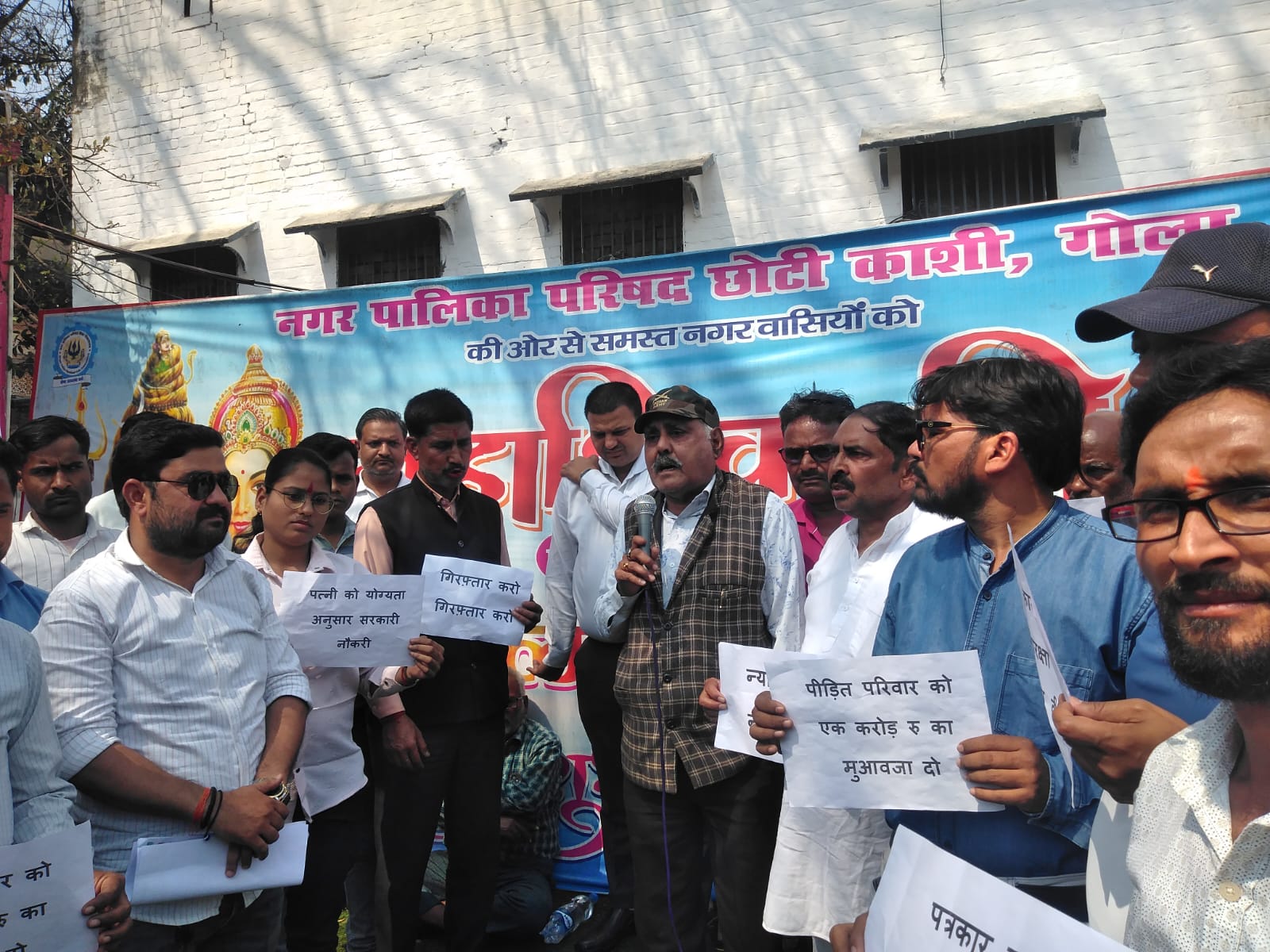 जनपद लखीमपुर खीरी प्रेस जर्नलिस्ट आफ इंडिया ने मुख्यमंत्री को संबंधित ज्ञापन उप जिलाधिकारी गोला को सौपा