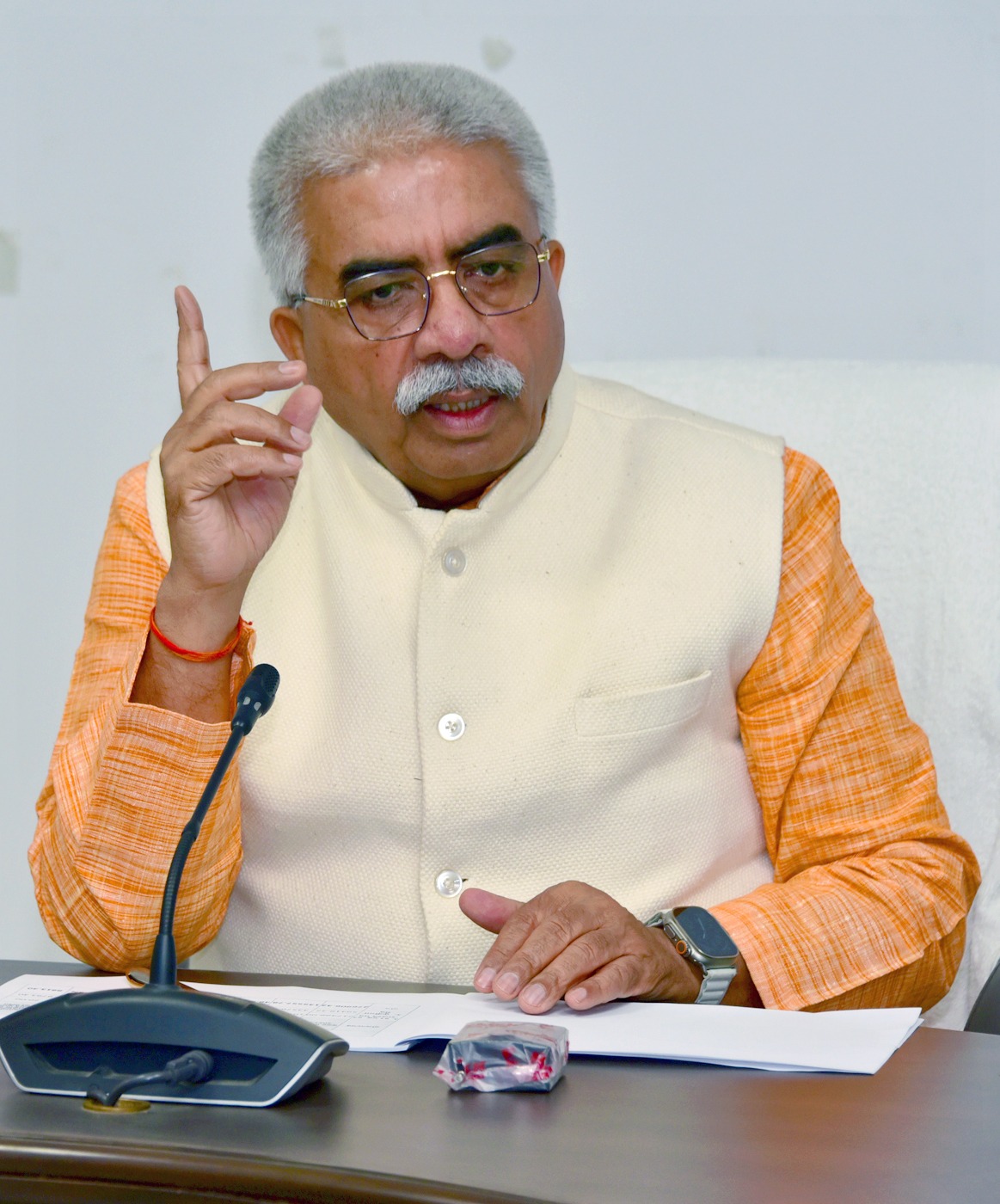 प्रयागराज : उत्तर प्रदेश मंत्री राकेश सचान ने वित्तीय स्वीकृतियों एवं व्यय की प्रगति की समीक्षा की