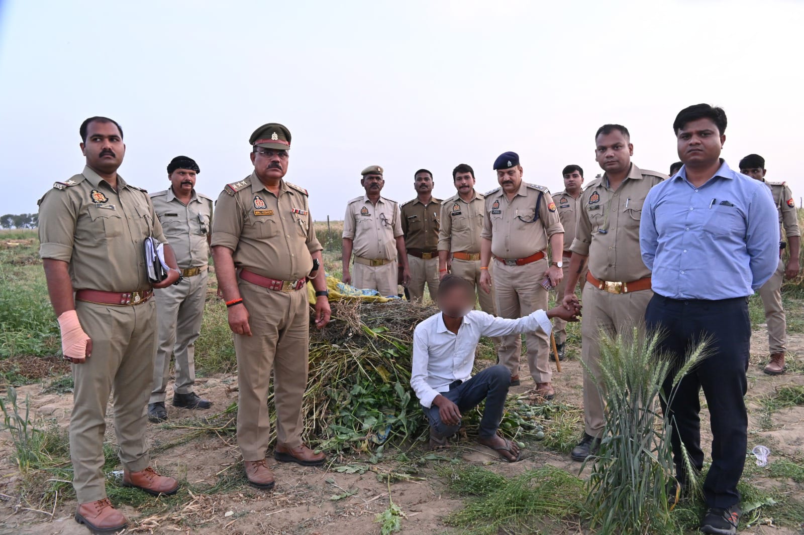 प्रयागराज : थाना हण्डिया पुलिस टीम द्वारा अवैध अफीम की खेती करने वाला 01 अभियुक्त गिरफ्तार ?