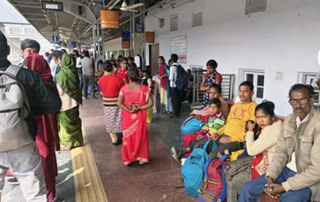 जनपद लखीमपुर खीरी में पूर्णागिरि के लिए बस न ट्रेन टुकड़ों में जाने के लिए मजबूर श्रद्धालु