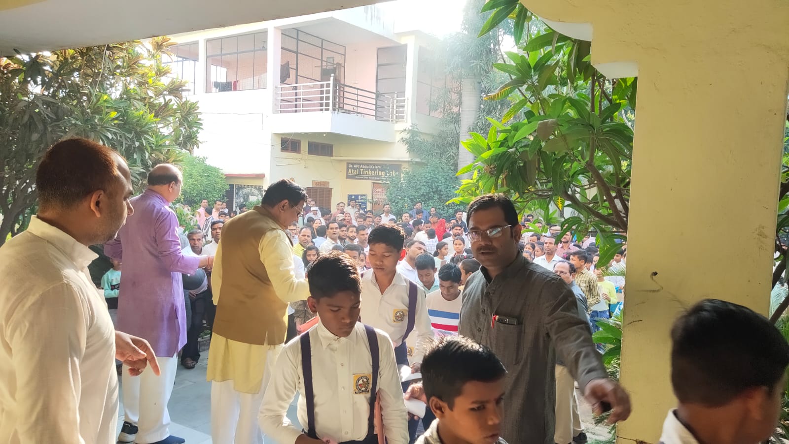 कन्नौज : सरस्वती विद्या मंदिर इण्टर कॉलेज, तिर्वा में जूनियर वर्ग कक्षा षष्ठ की प्रवेश परीक्षा सकुशल संपन्न ?