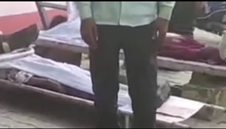 लखीमपुर खीरी :  संसारपुर के पास चलती बस ने दो बाइक सवार चार लोगों को रौंद