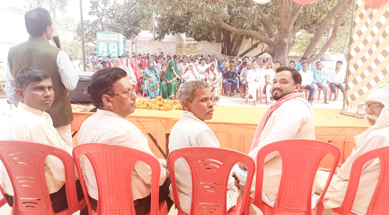 पीलीभीत :- विधानसभा बरखेड़ा के ग्राम कुर्रैया में सतेंद्र मौर्य ( सपा )ने मौर्य ,कुशवाहा,शाक्य, सैनी समाज का सम्मेलन किया आयोजित