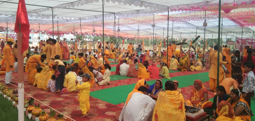 पीलीभीत: शांतिकुंज हरिद्वार के तत्वाधान में कलीनगर के रामलीला प्रांगण में सोमवार को 24 कुण्डीय शक्ति संवर्धन गायत्री महायज्ञ हुआ।