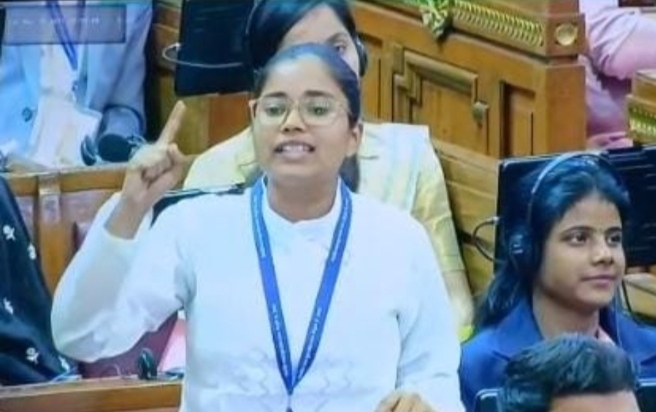 आजमगढ़ : शिब्ली  कॉलेज की छात्रा अंजली यादव का  विधानसभा में  जोरदार प्रतिभाग