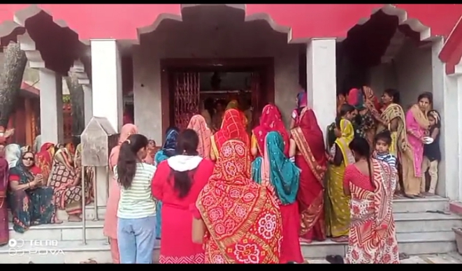 लखीमपुर खीरी : गोला गोकर्णनाथ- चैत्र नवरात्र के उपलक्ष्य पर माँ दुर्गा मंदिरों पर उमरा भक्तों का अपार जनसैलाब....